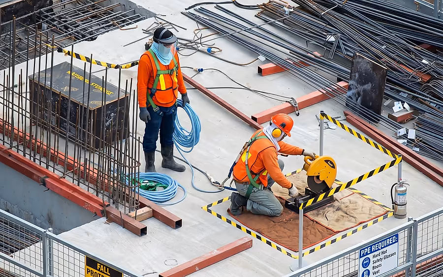 Smart Energie trade partners on a UK retrofit site